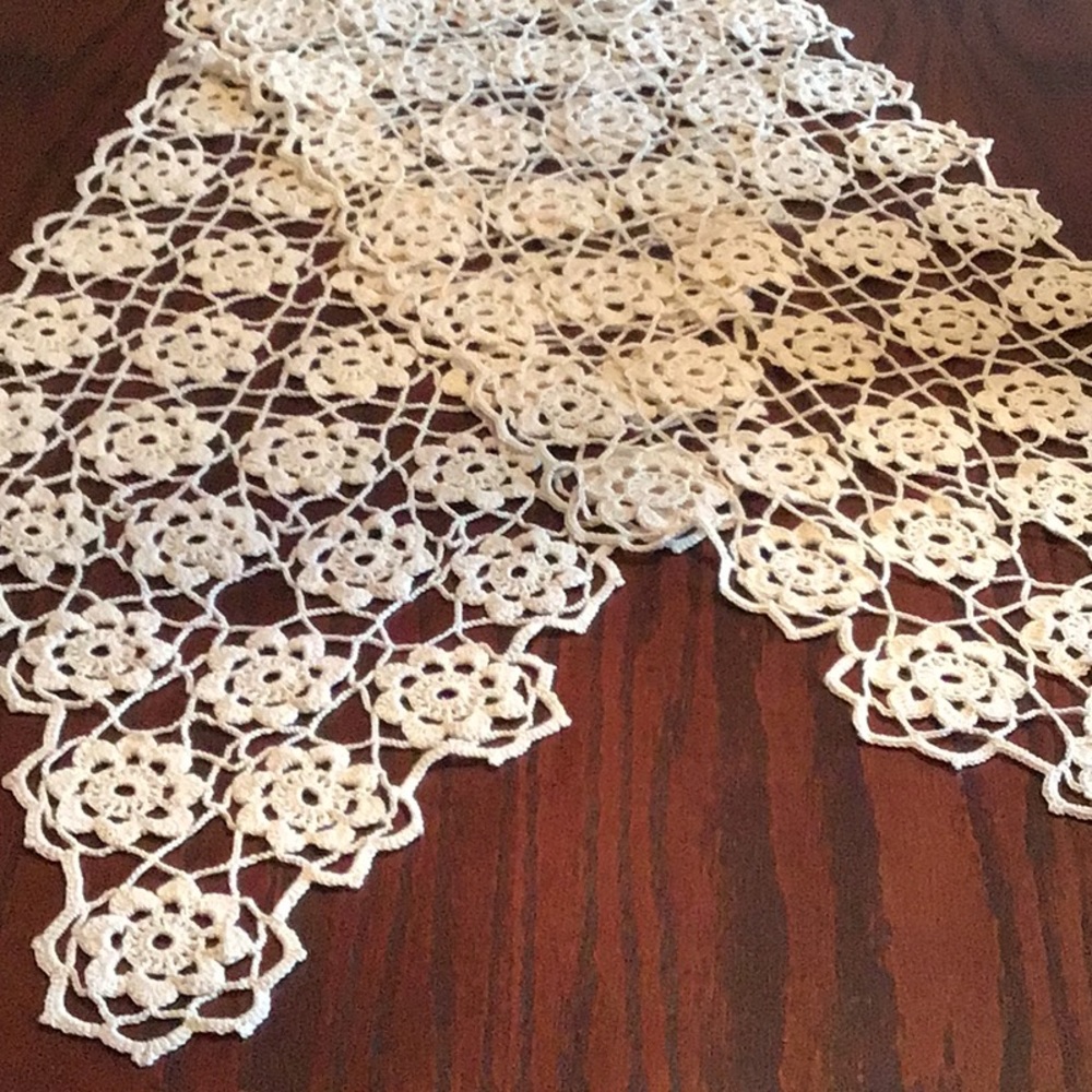 NWOT Handmade Crochet Table Runner